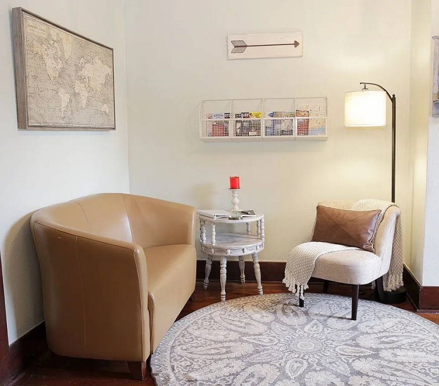 LARGE 2BR in Warehouse District HEART OF NOLA