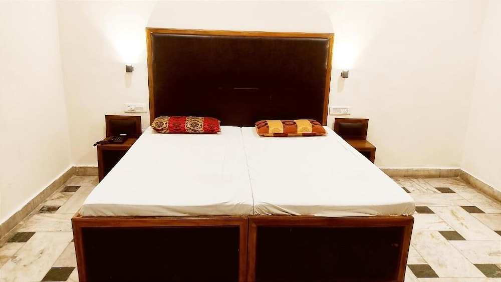 HOTEL INTERNATIONAL - Adjoining INDO Canadian Transport & ISBT Jalandhar City - Corporate, Families, Solo Travellers, Couples Favorite