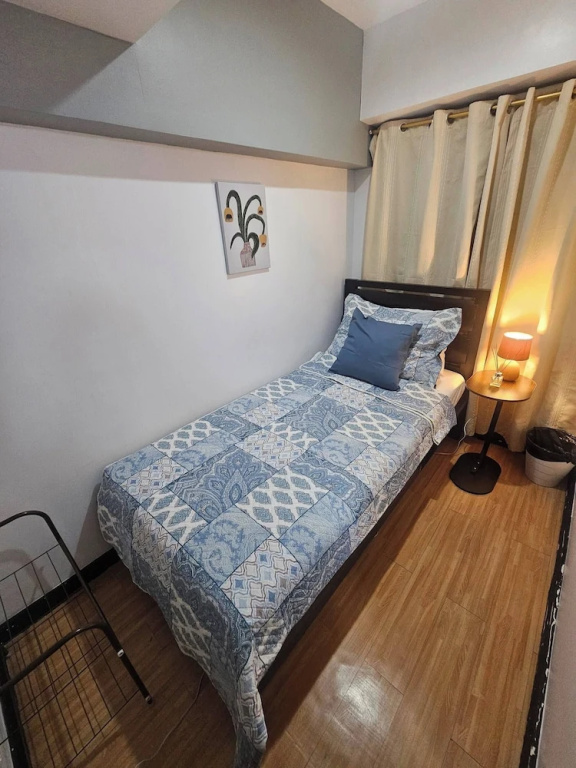 Casa Rosa2 2BR Loft in BGC With 55" Smart TV & 5 pax