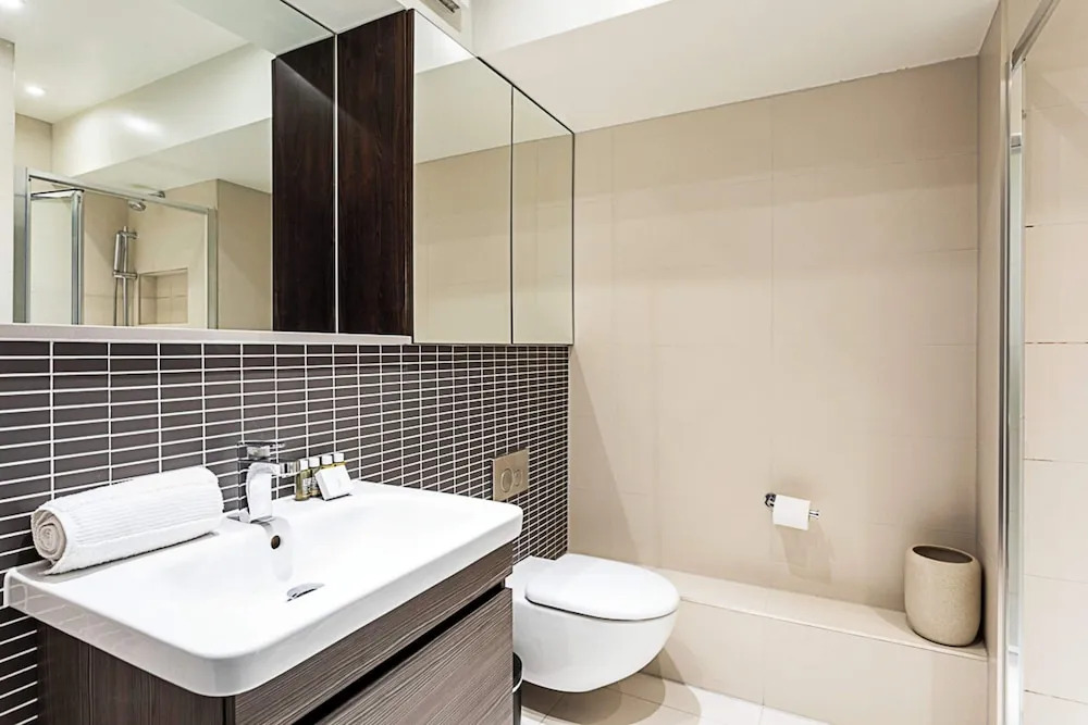Modern Brentford Flat