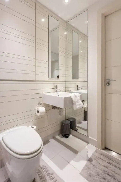 Bright Deco West End Apart Close to City Centre & Hydro W/ Parking