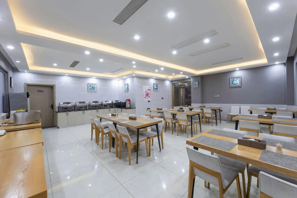 GYA Hotel (Tongxiang Century Avenue)