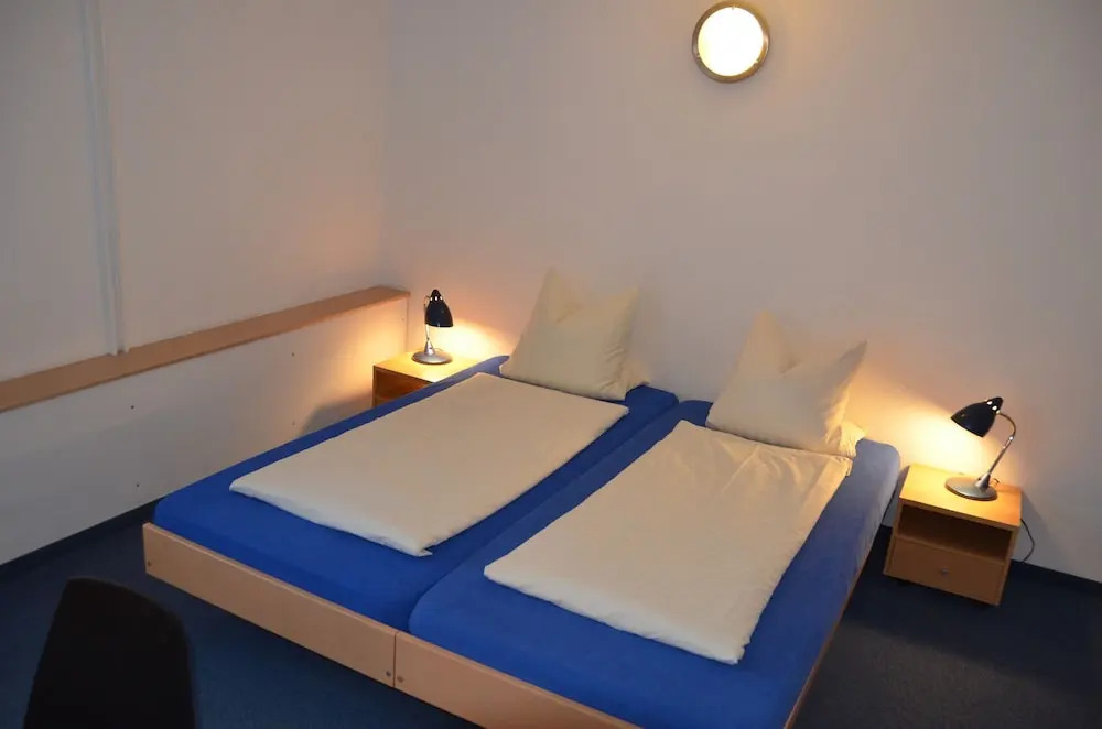 Hirschen Backpacker-Hotel & Pub