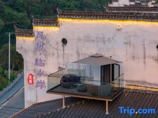 Wuyuan style waterfront homestay