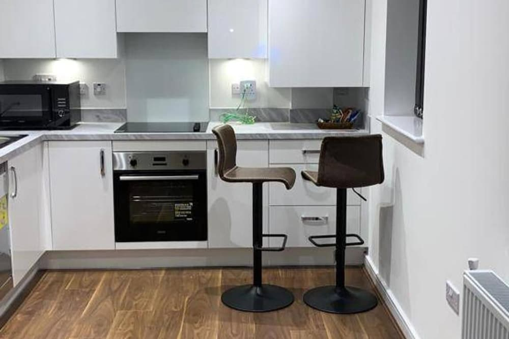 Posh 1 Bed Flat-direct Links to Central London