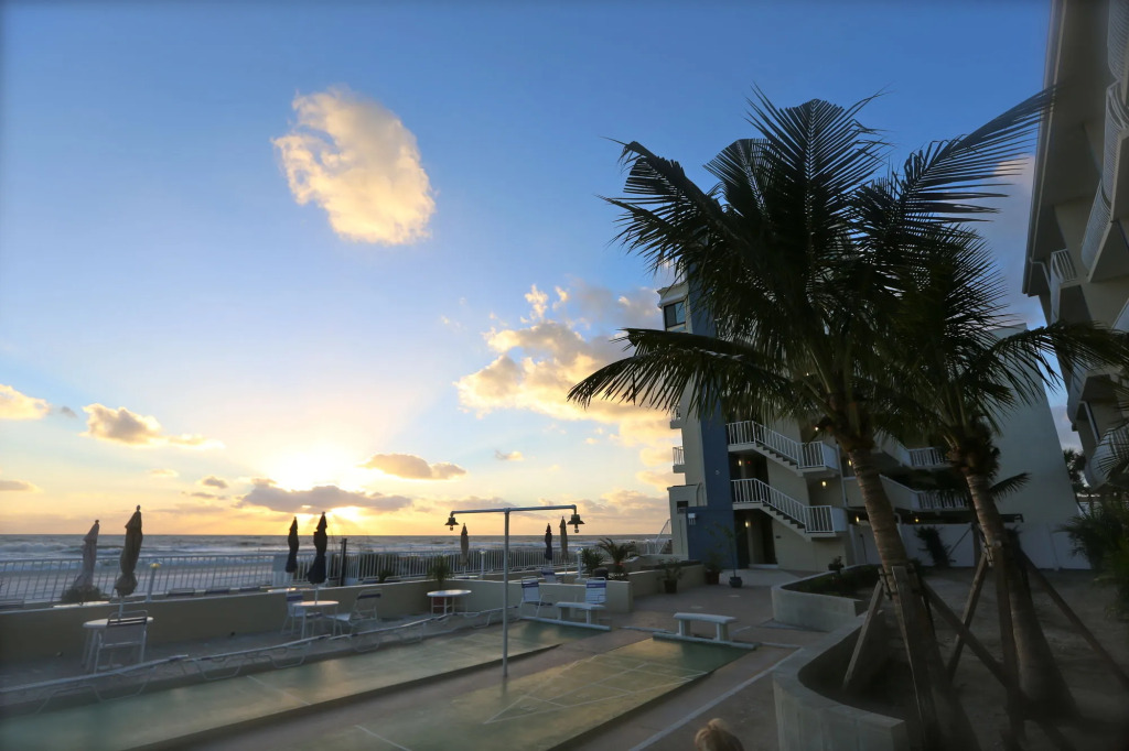 Shoreline Island Resort