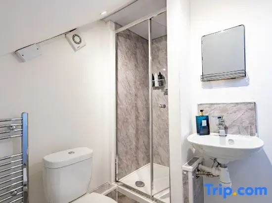 Contractor friendly 6 bed all en suite house