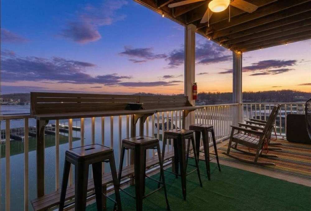 Modern Condo at 11mm in Sunrise w/ PWC & Boat Slip