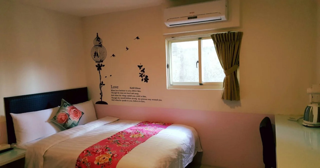 Happy Holiday Hotel