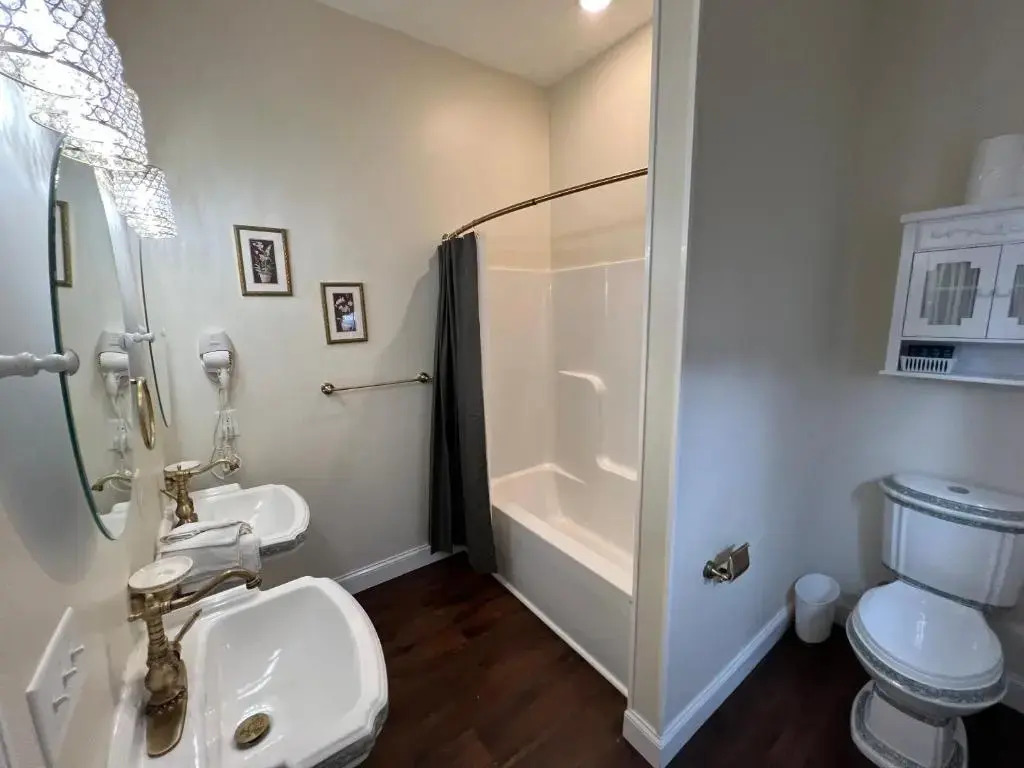 Holland Farmhouse Inn B&B