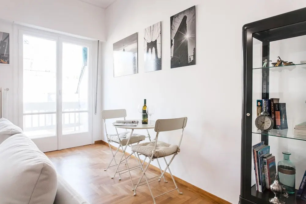 Chill like a local in Condo near historical sites!