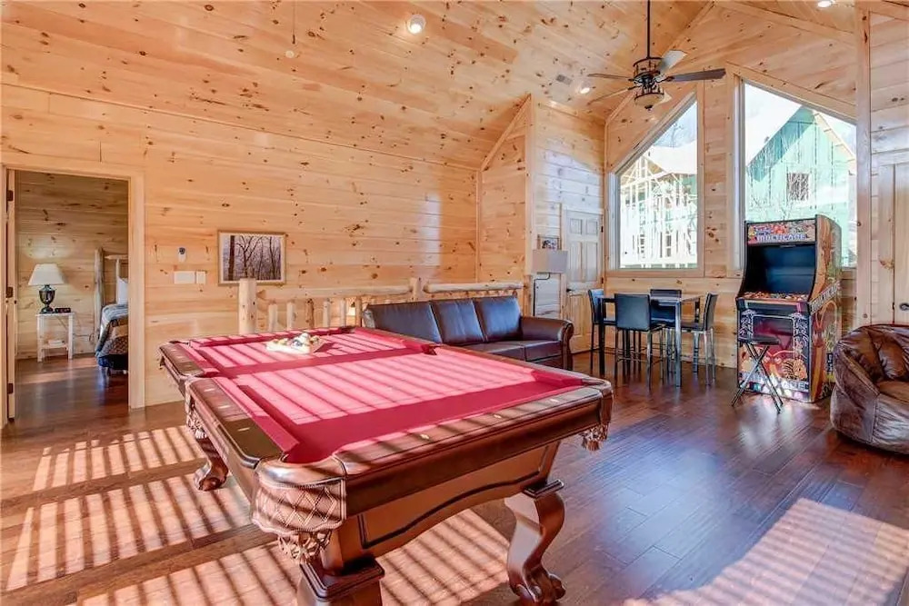 Damrons Dream 5 Bedroom Mountain View Home with Hot Tub