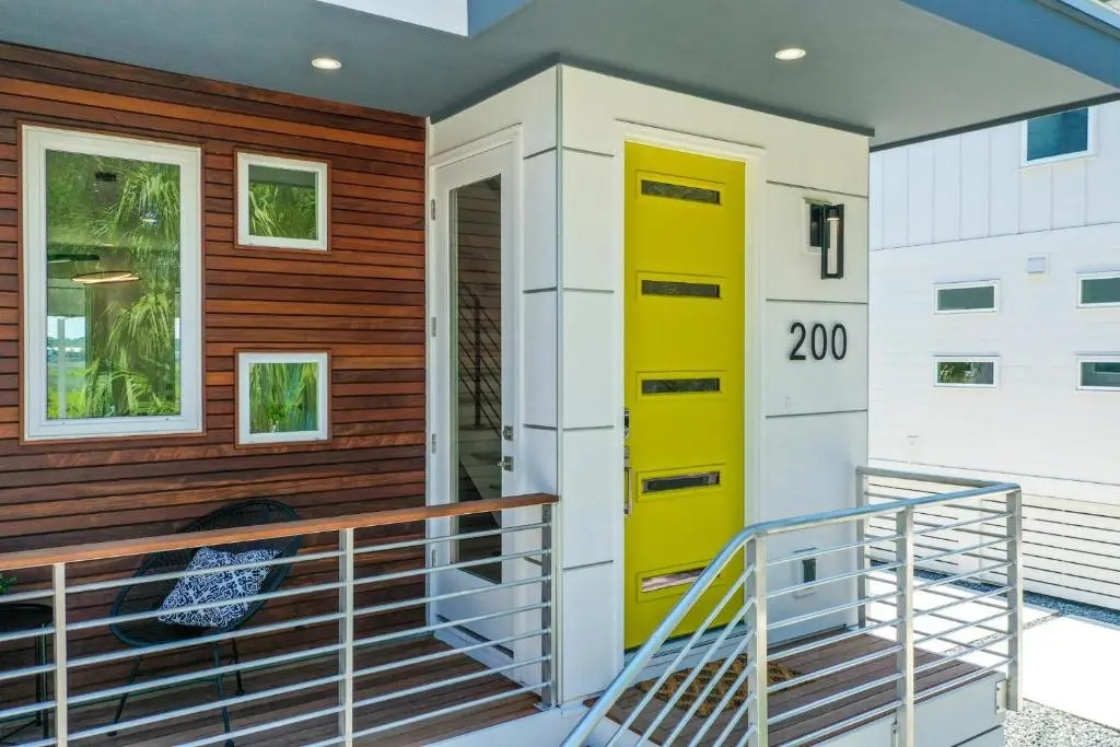 200 Riberia - Downtown Waterfront Luxury Home