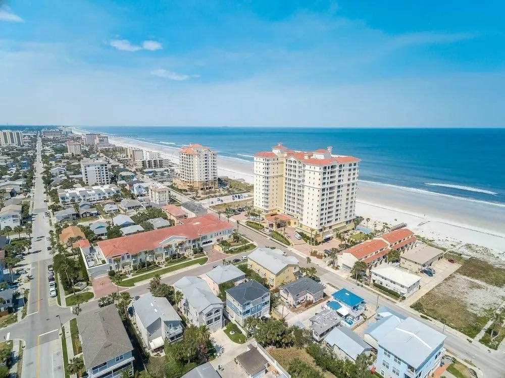 Oceanside Paradise - Ultra-modern Beach Townhouse