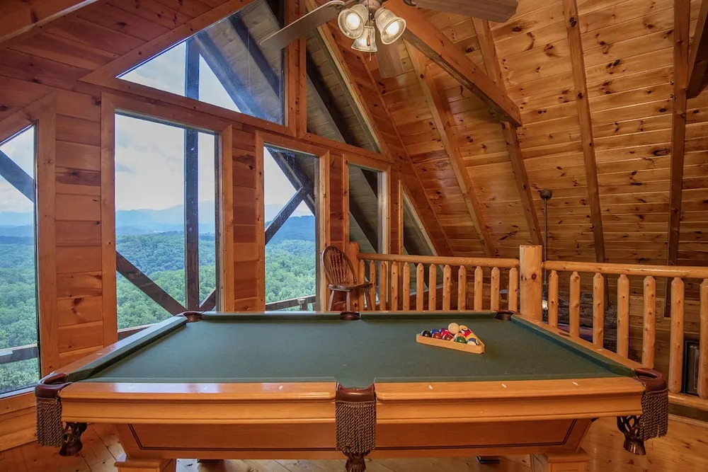 Majestic Mountain View - Great Location! - Convenient to Everything! cabin