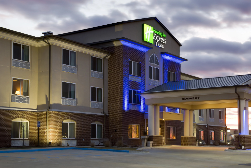 Holiday Inn Express & Suites Nevada by IHG