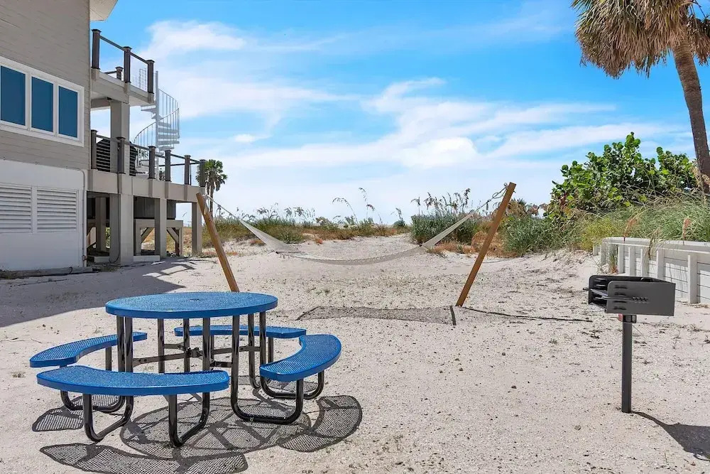 John's Pass-time Beach Cottage #1