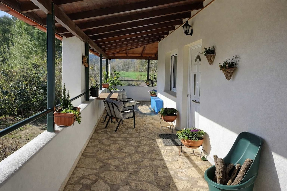 Quiet Two-level Mountain Villa Dorothy Polydrosos