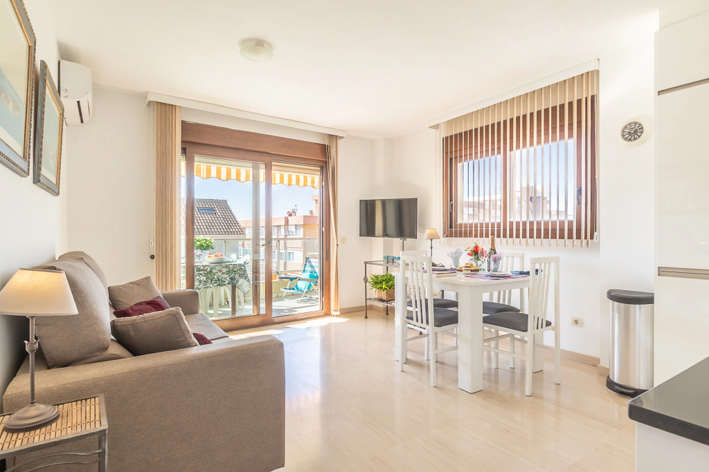 Stunning Seafront Apartment in Carvajal Beach