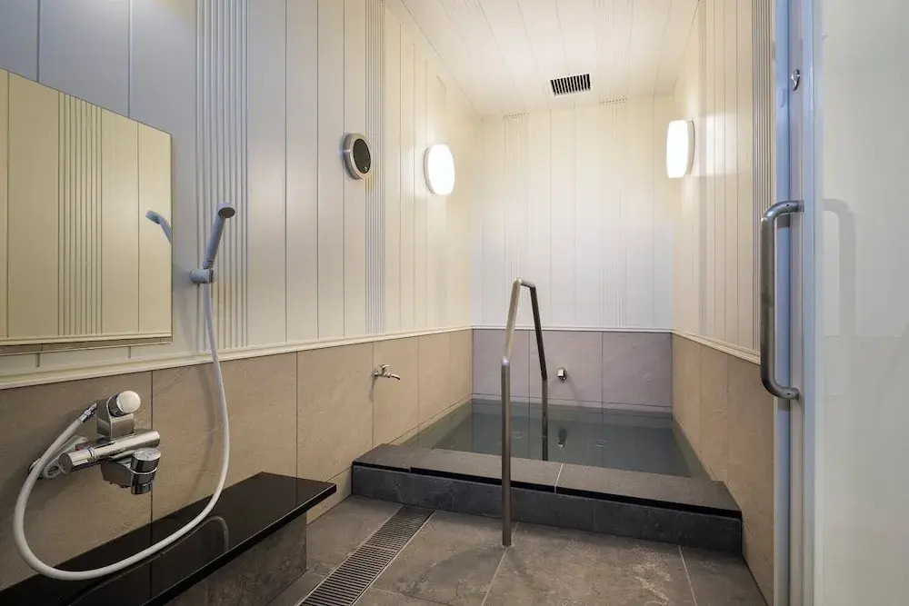 Hotel Crown Hills Goi