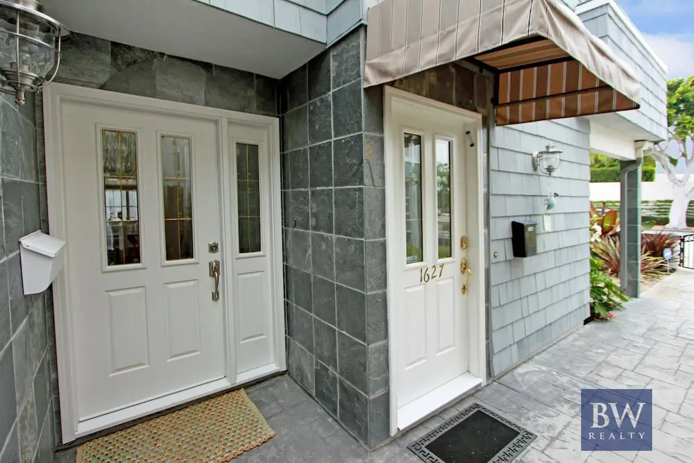 E Balboa Blvd 68312 by RedAwning