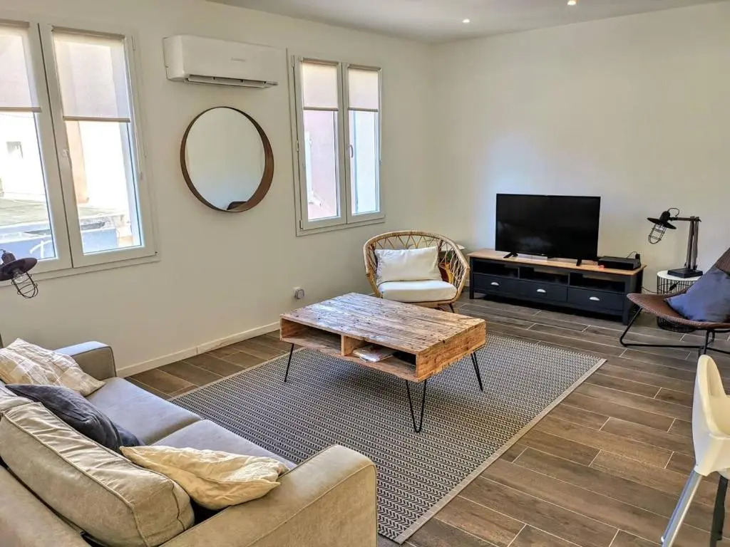 Maison de ville en plein cœur de Sanary 3 double chambres 105M2