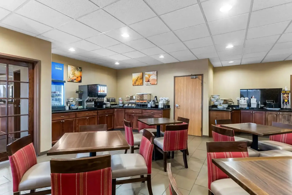 Comfort Inn & Suites Near University of Wyoming