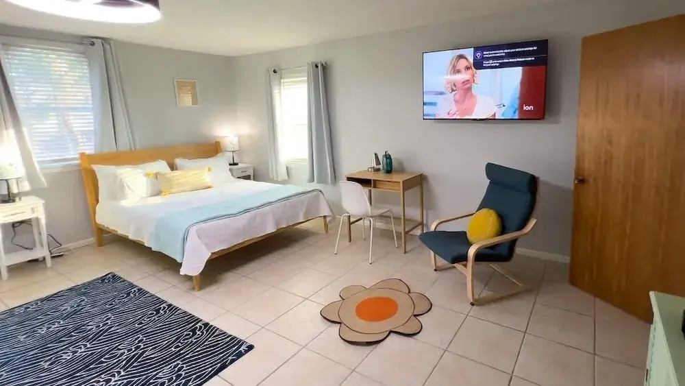 Fun Retro Island Vibe Sleeps 17 Beach 1 Block 4 Bedroom Home