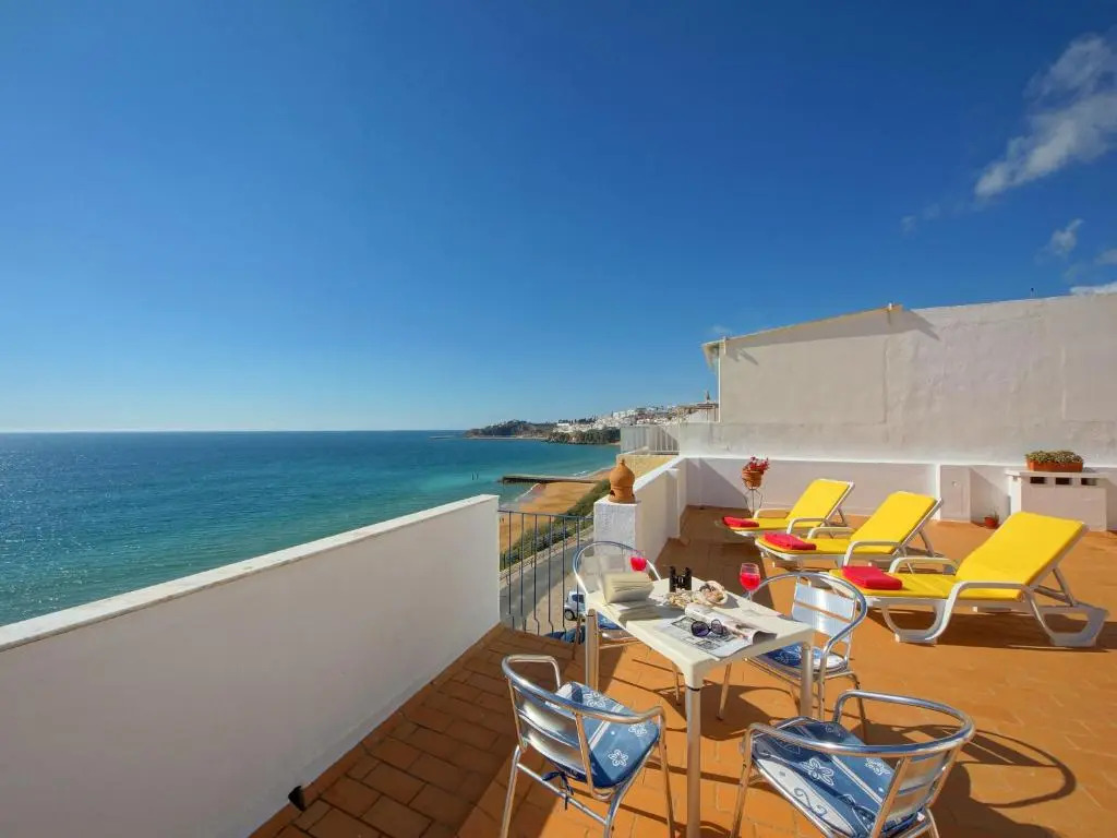 Inn The Beach Apartments by Seareen