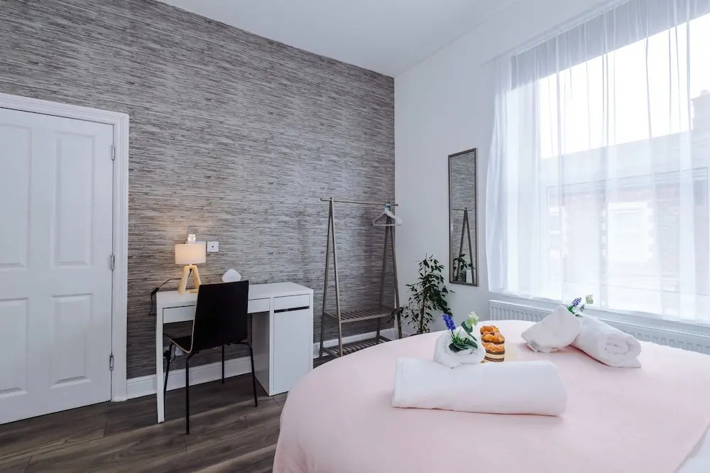 Spacious Home Sleeps 7 in the Heart of Anfield
