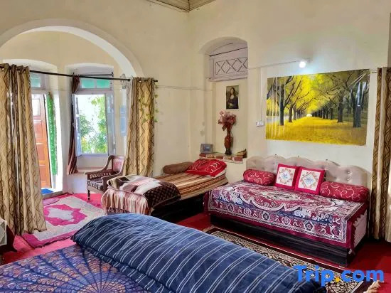 Prashant Homestay Nainital: Orchard
