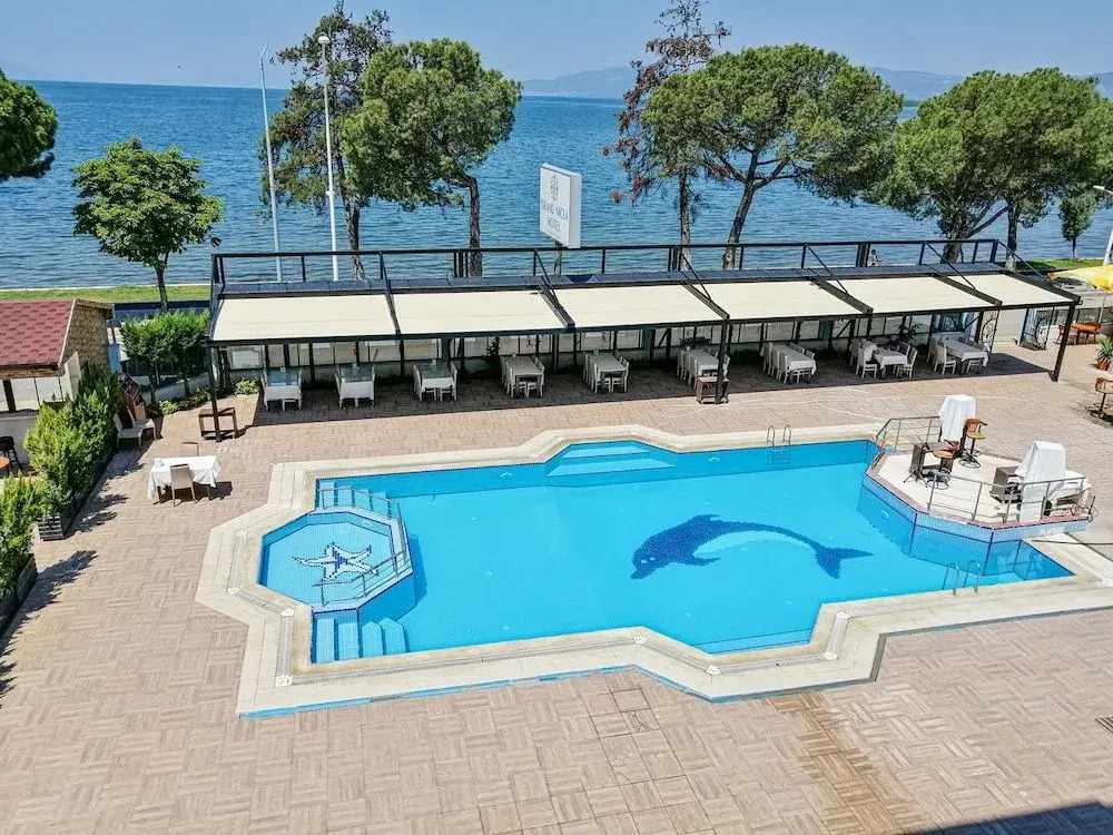 Grand Nicea Hotel