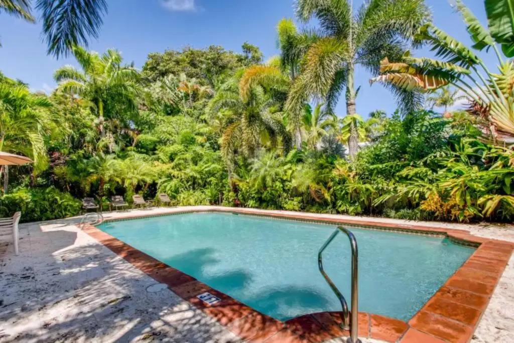 Villa Dolce Vita - Luxuriate in Sweeping Intracoastal Views of Palm Beach