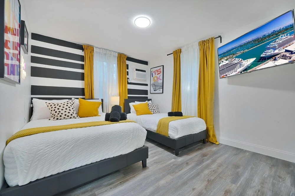 Vacay Spot Wynwood Fun 8 to 28guests 4kitchens BBQ, Miami