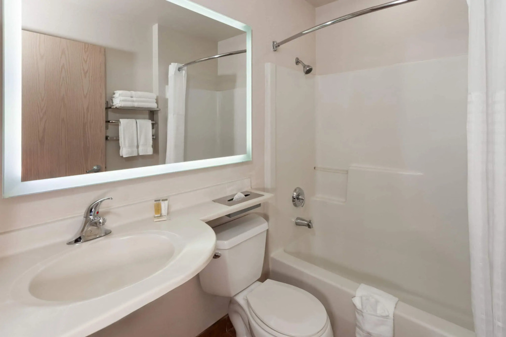Days Inn & Suites by Wyndham Spokane Airport Airway Heights