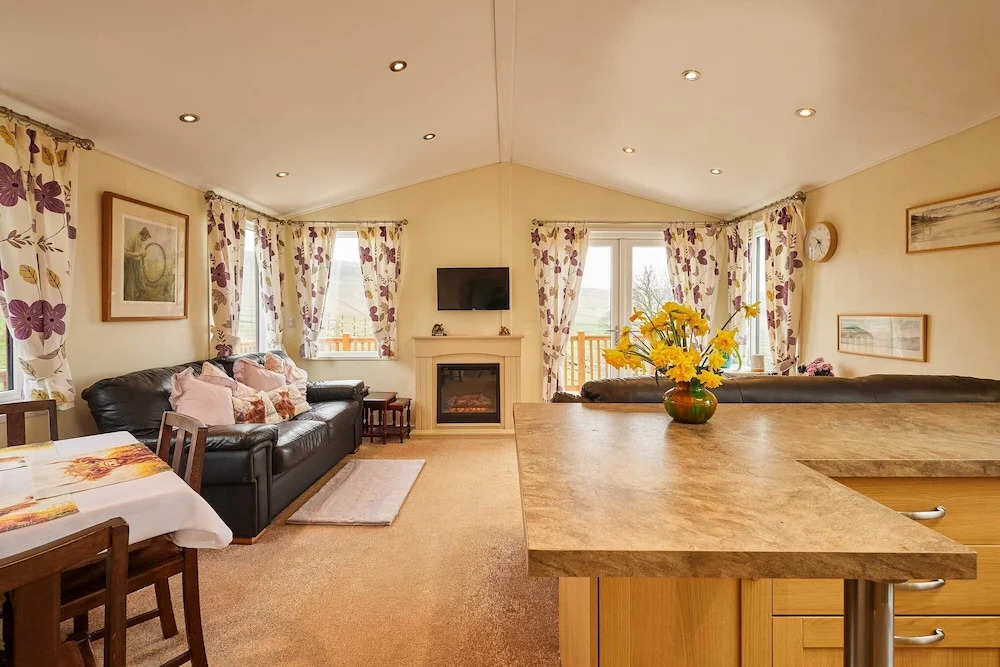 Host Stay - The Lodge High House