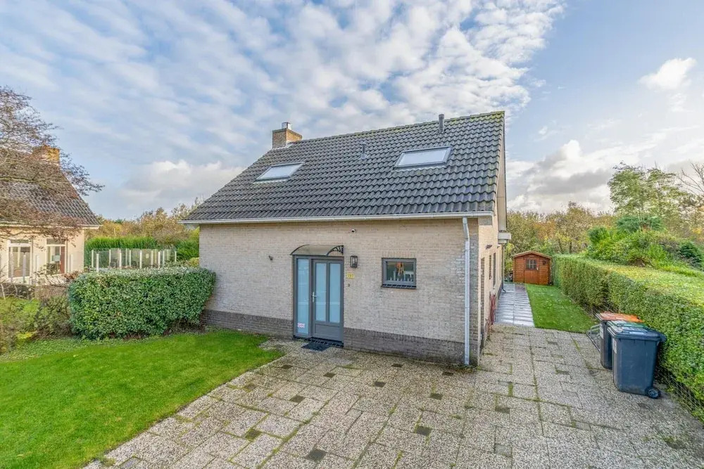 Modernly Furnished Holiday Home for 6 People