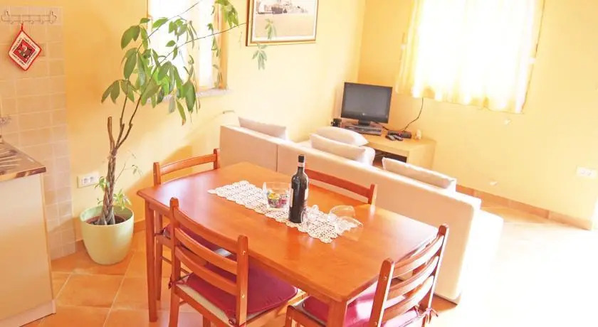 Apartment 110 Selo