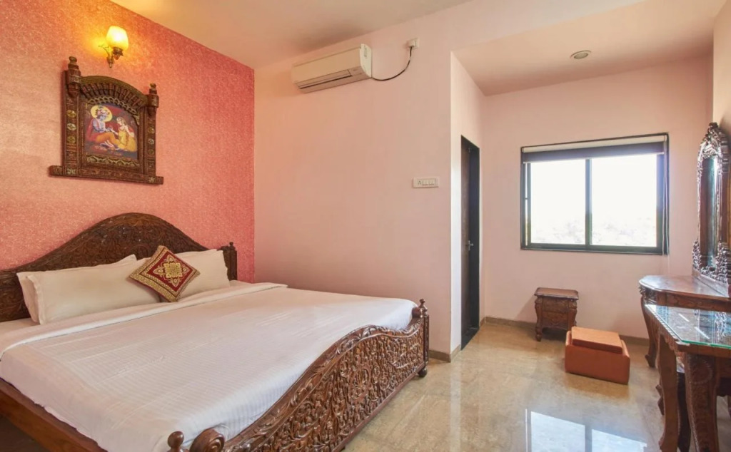 OYO 10453 Hotel Paradise