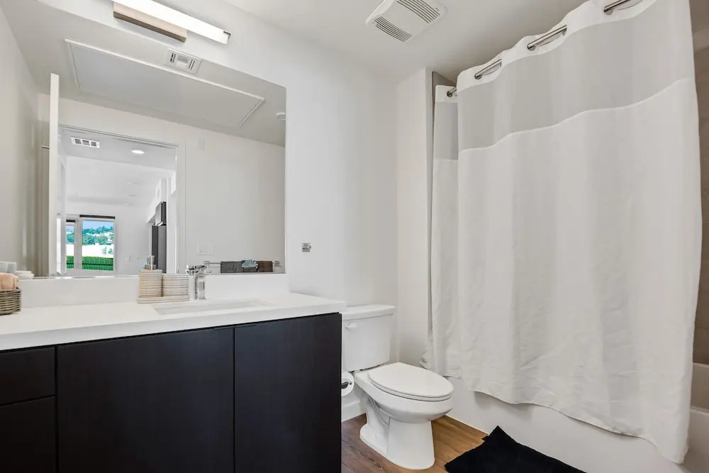 Luxury Apartment in Hollywood