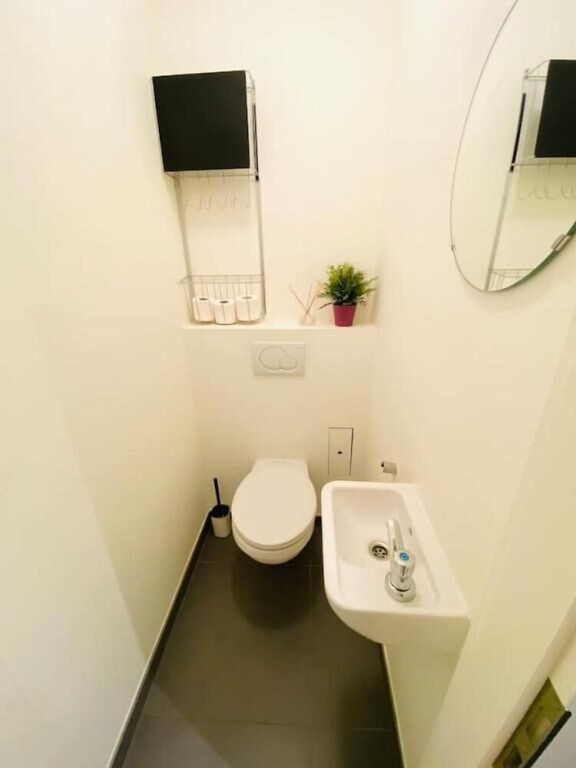 3 bedrooms in Center w Terrace&Parking