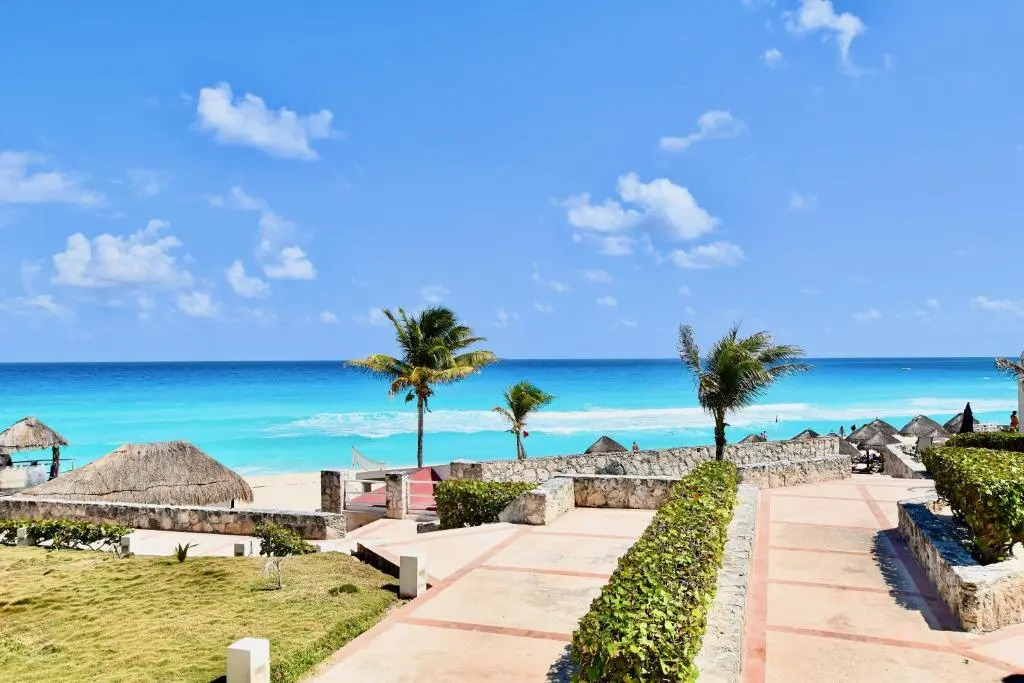 Solymar Condo Beach Resort by Casago