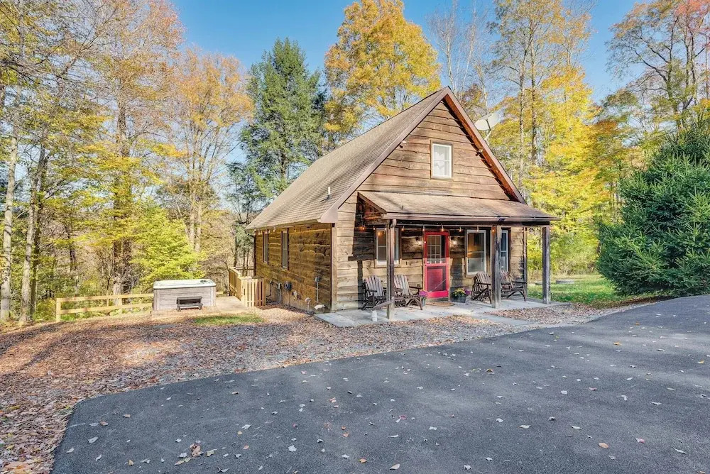 Riverfront Retreat w/ Hot Tub in Pocono Lake!