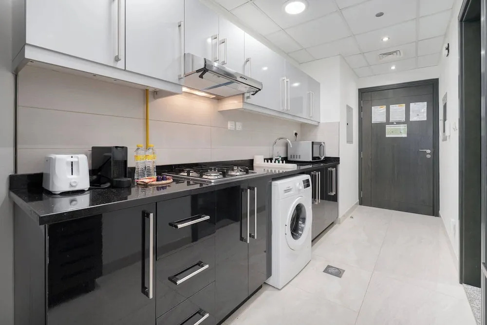 Business Bay Chic Studio for 3 in a Great Location