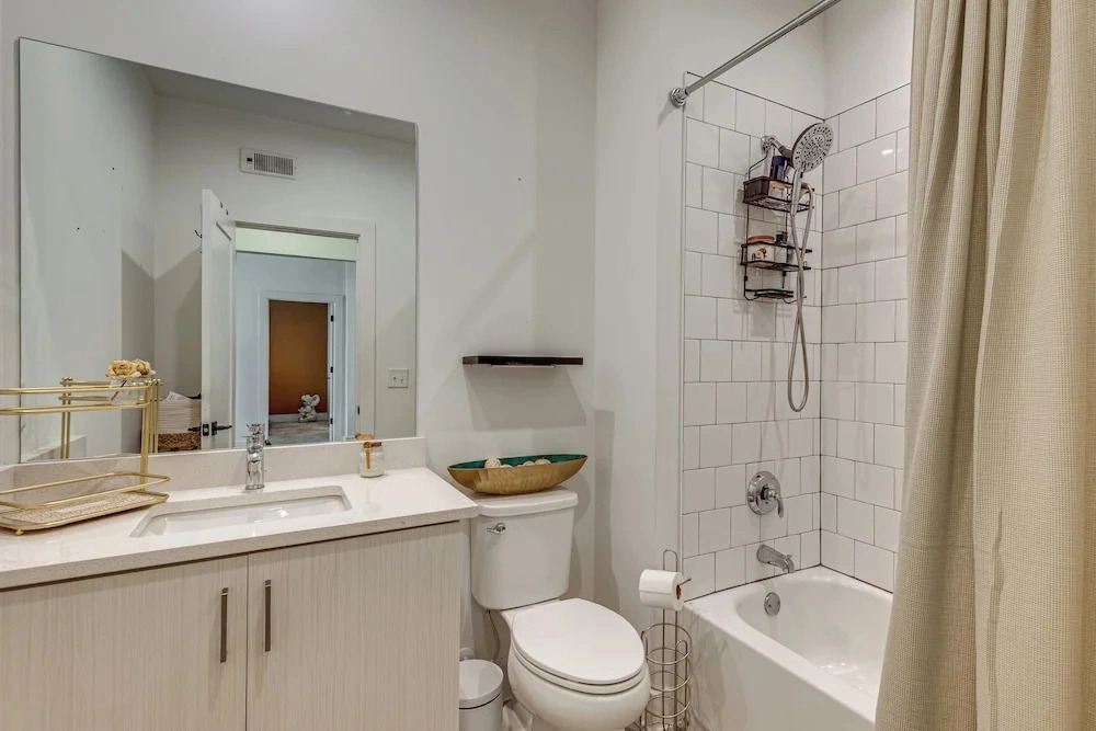1 Mi Decatur Square New Condo Walkable to Marta