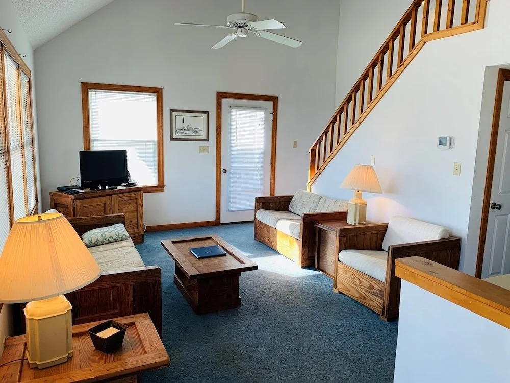 Yankee Traitor II - 4 Br Home