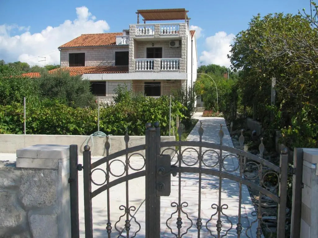 Holiday House Piacun