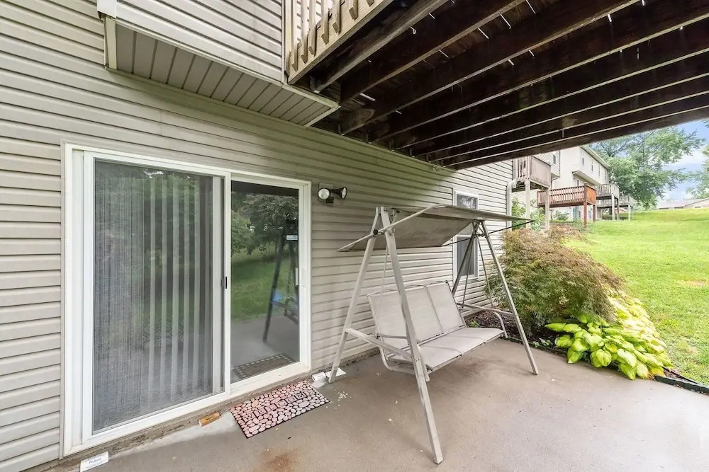 Beautiful Townhome 11 Minutes To Downtown 3 Bedroom Townhouse