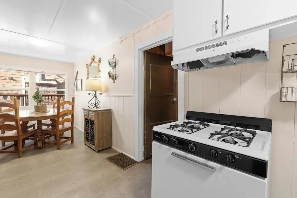 Lake Cottage - Vintage Big Bear Cabin close to The Village and Lake
