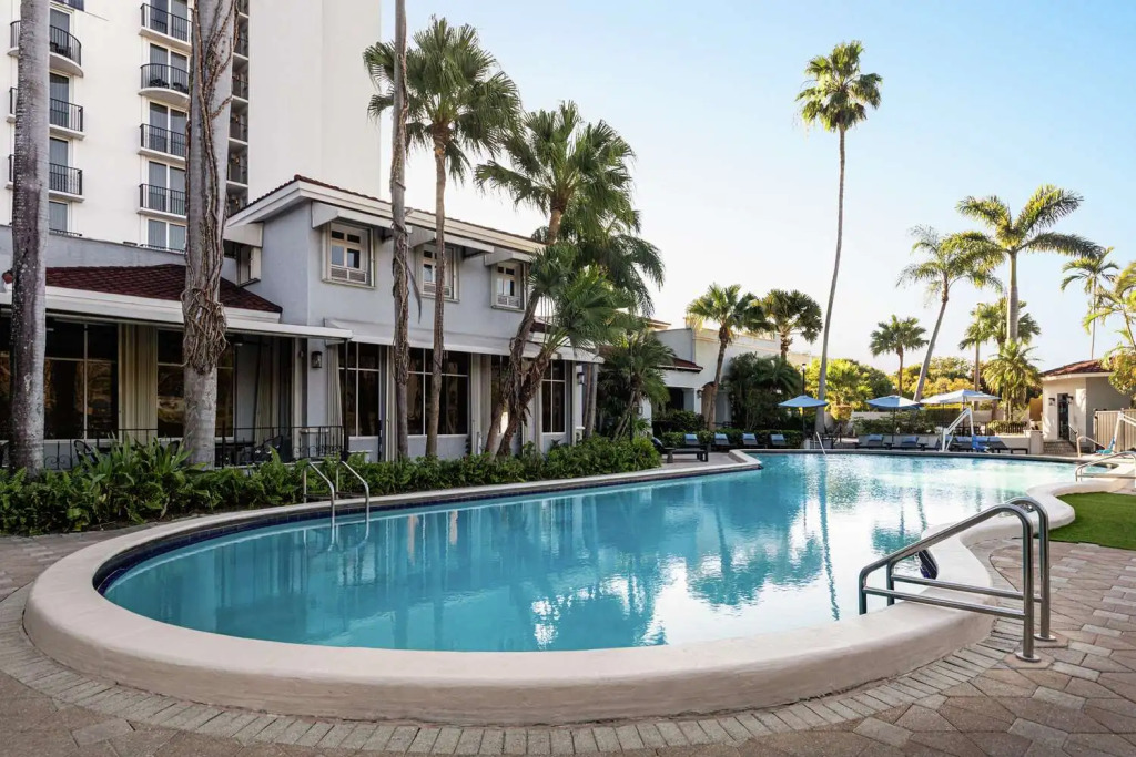 Отель Embassy Suites by Hilton Fort Lauderdale 17th Street